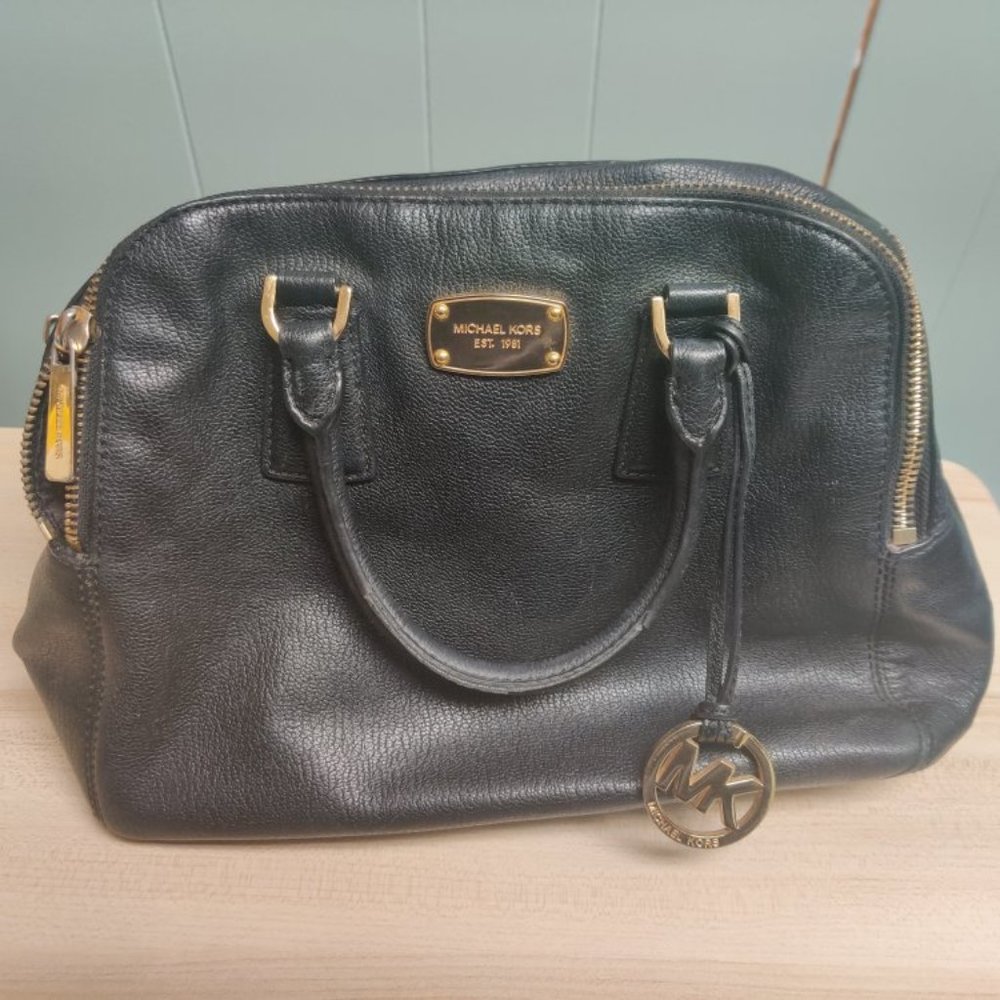 Vintage Michael Kors Black Leather Purse. Multiple Pockets. Sturdy Stitching.